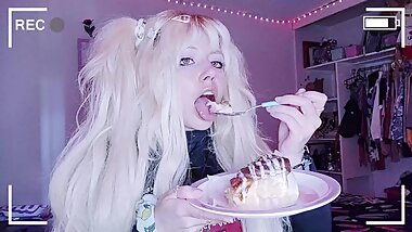 ⋆｡°✩ ˗ˏˋ ☆ ˎˊ˗ Cinnamon Rolls on my Unicorn Plate ⋆｡°✩ ˗ˏˋ ☆ ˎˊ˗