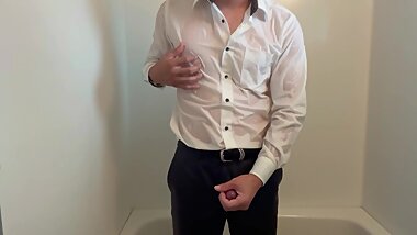 Take a Shower in a Suit and Masturbate as it is スーツのままシャワーを浴びてそのままオナニー 穿着西装洗澡然后自慰