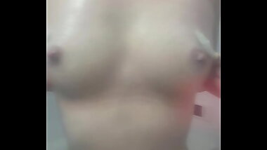 お風呂で体を洗いながら1人エッチ