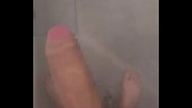 小さいちんちんをおっきくして射精する18歳