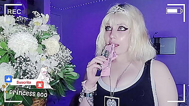 ⋆｡&deg_ ˗ˏˋ   princess boo  eating chocolate  ‧₊˚彡