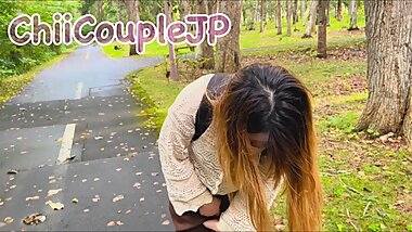 Japanese Girlfriend went on Walk Putting in a Remote Vibrator ♡ came while being seen by old Man who